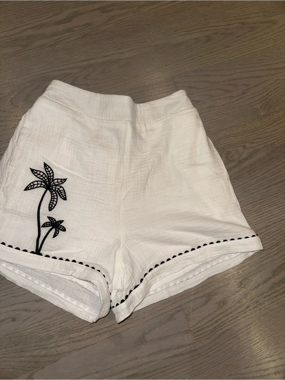 White Palm-Embroidered Women's Bermuda Shorts